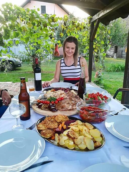 Apartmán Stara Iza Selisce Sunjsko Exteriér fotografie